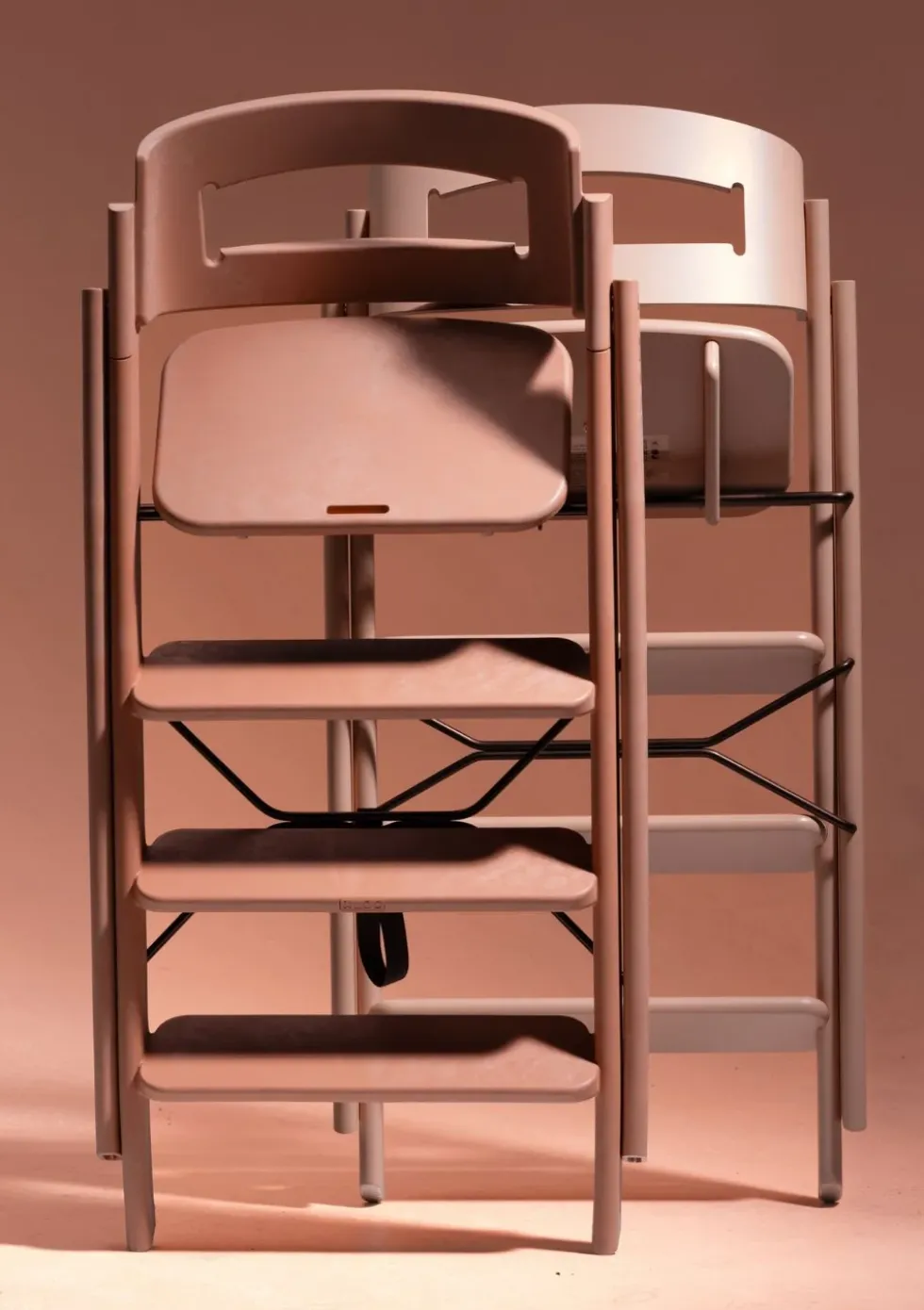 Hochstuhl 'Klapp' Recycelter Kunststoff Terracotta Pink