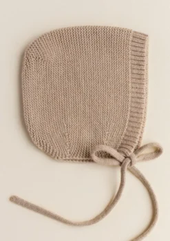 Merino Bonnet 'Dolly' Sand