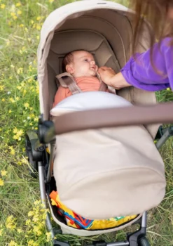 Neugeborenen-Aufsatz 'Nest to Seat' für 'Aer2' Space Black